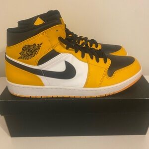Nike Air Jordan 1 High Taxi (Men’s size 14)